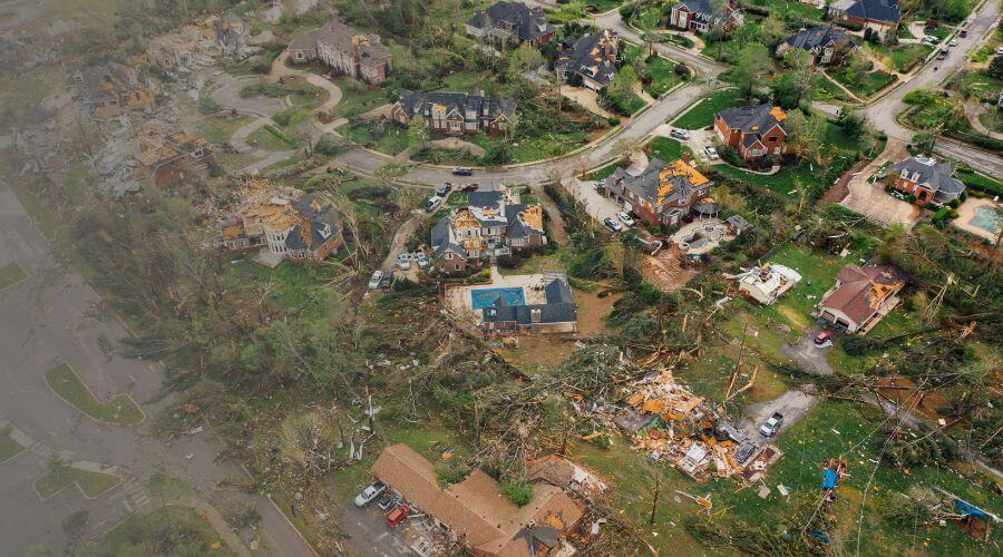 Why choose water damage restoration service for burst pipe water damage in Minneapolis